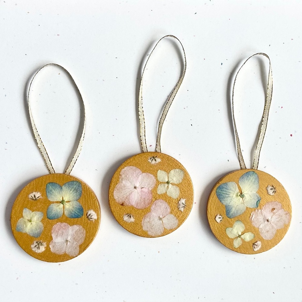 Pressed Flower Wooden Christmas Ornament Gold